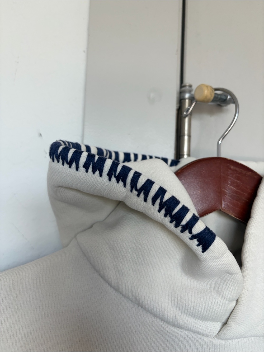MADHAPPY CLASSIC FLEECE HOODIE WHITE NAVY WOMEN’S SMALL - Picture 8 of 14